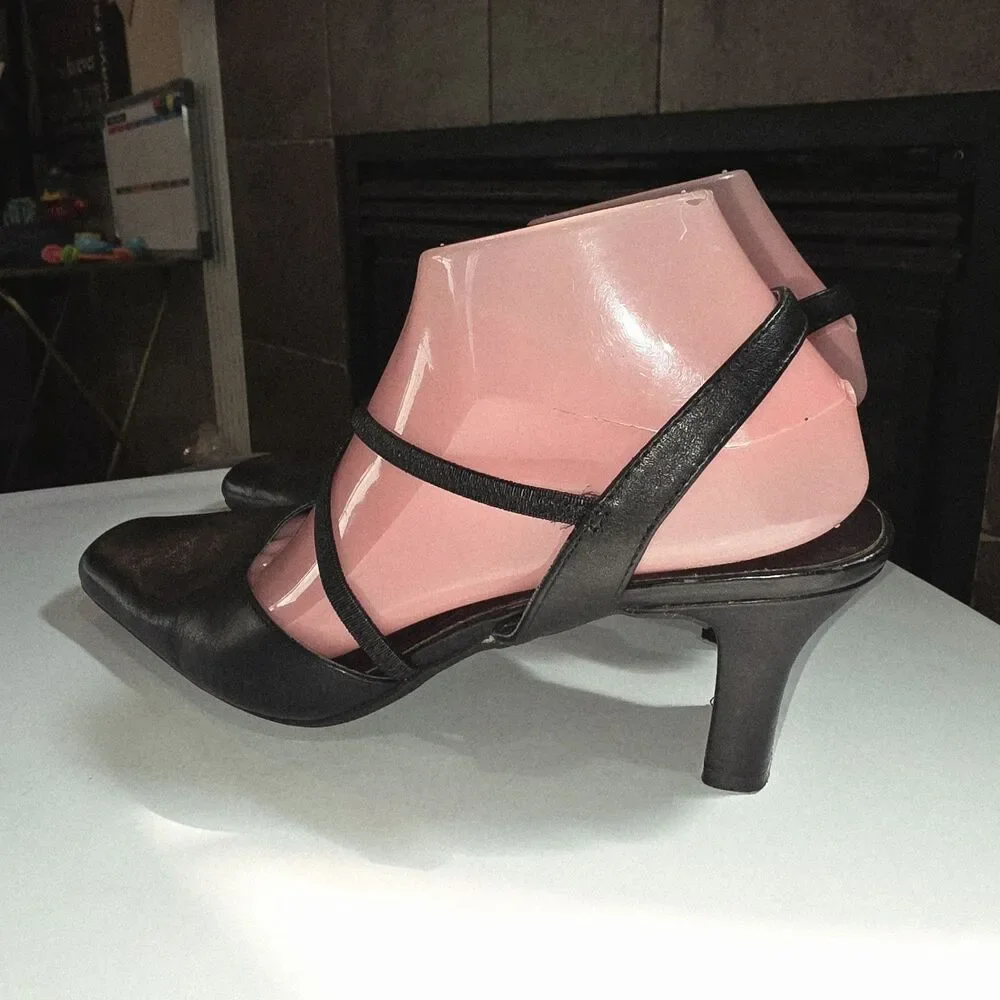 Liz Baker Sz 8 Y2K Vintage Elastic Criss Cross Strappy Black Leather Upper Heels